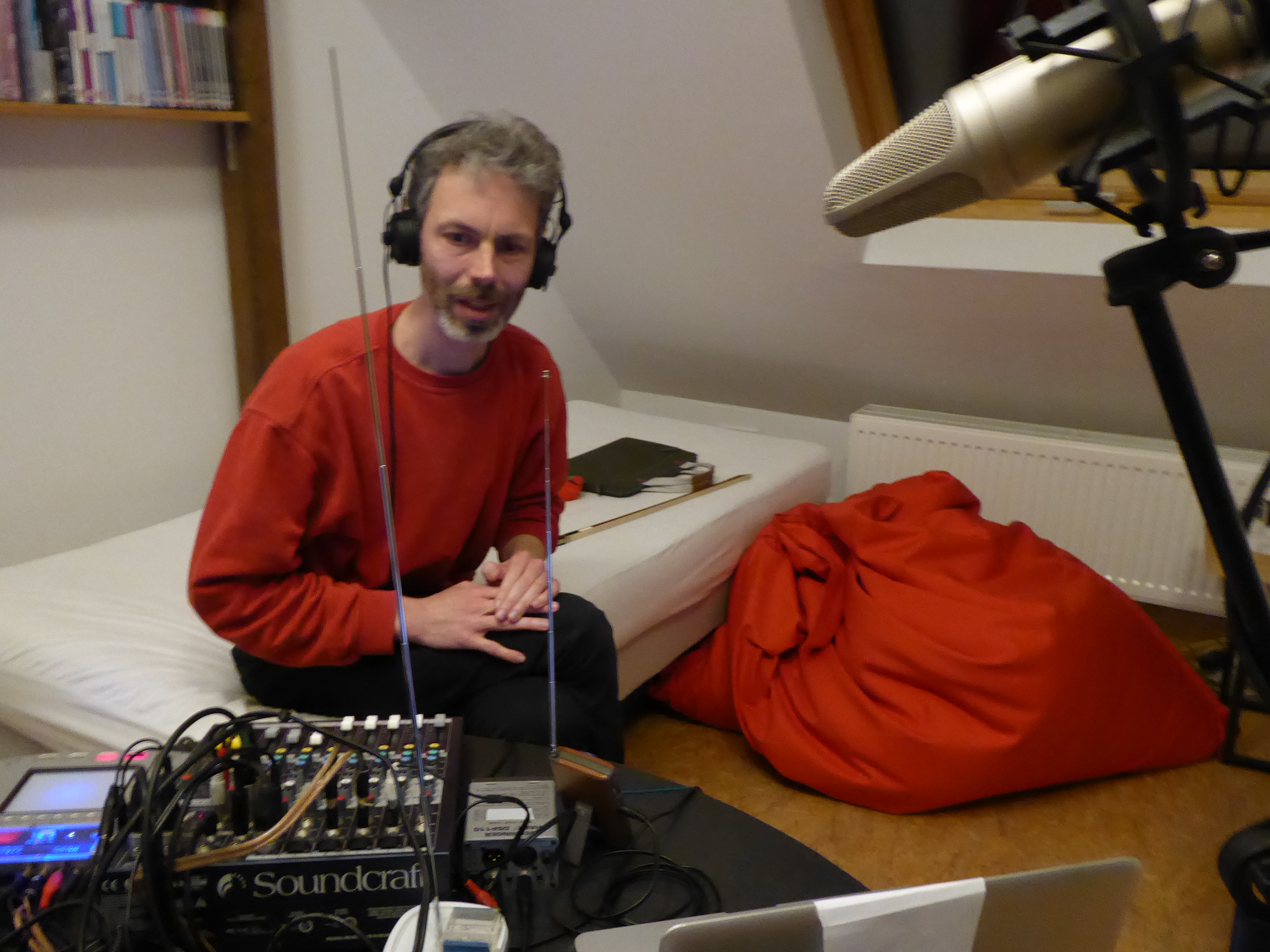 De-Distancing with Tetsuo Kogawa and Mobile Radio: Knut Aufermann